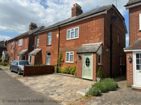 Sparrow Cottage - Westbourne